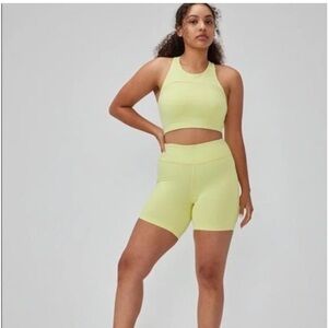 Outdoor Voices Move Free 6” yellow Geck Shorts size XS